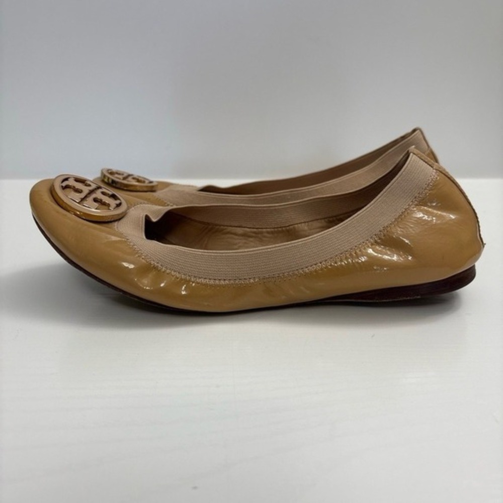 Tory Burch Ballet Flats Womens Size 7 Beige Tan With Gold Logo Medallion - Picture 2 of 15